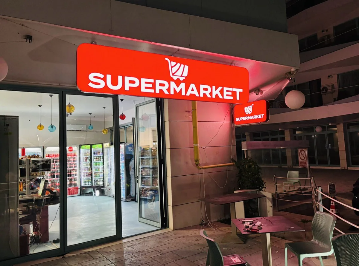 Casetă luminoasă produsă de Lartek Grup — proiect