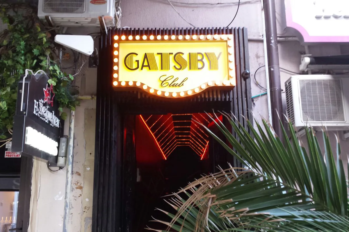 Casetă luminoasă produsă de Lartek Grup — proiect
