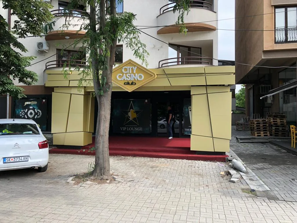 Fațadă luminoasă realizată de Lartek Grup