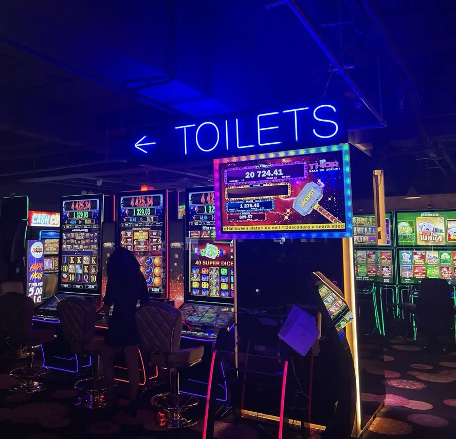 Reclamă neon personalizată — Lartek Grup — proiect