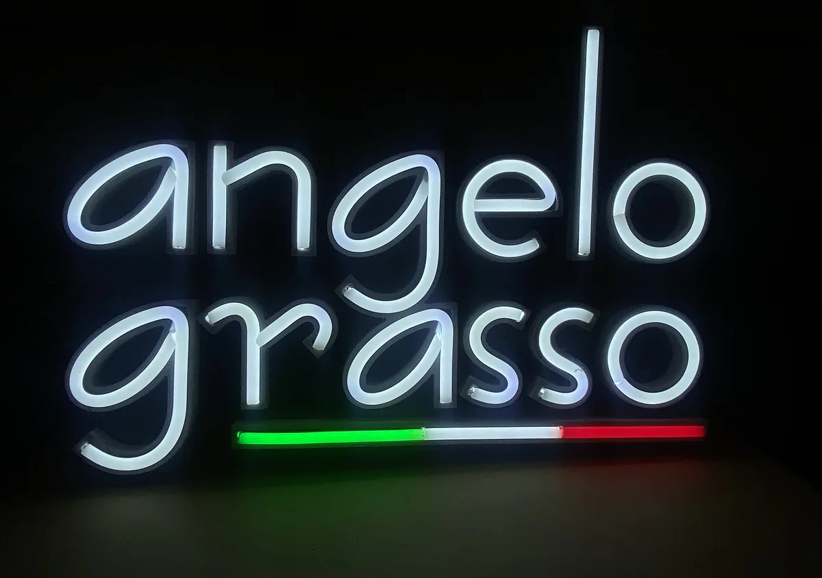 Reclamă neon personalizată — Lartek Grup — proiect
