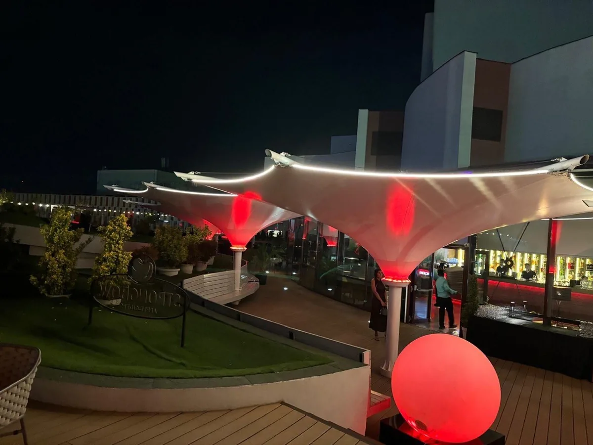 Reclamă neon personalizată — Lartek Grup — proiect
