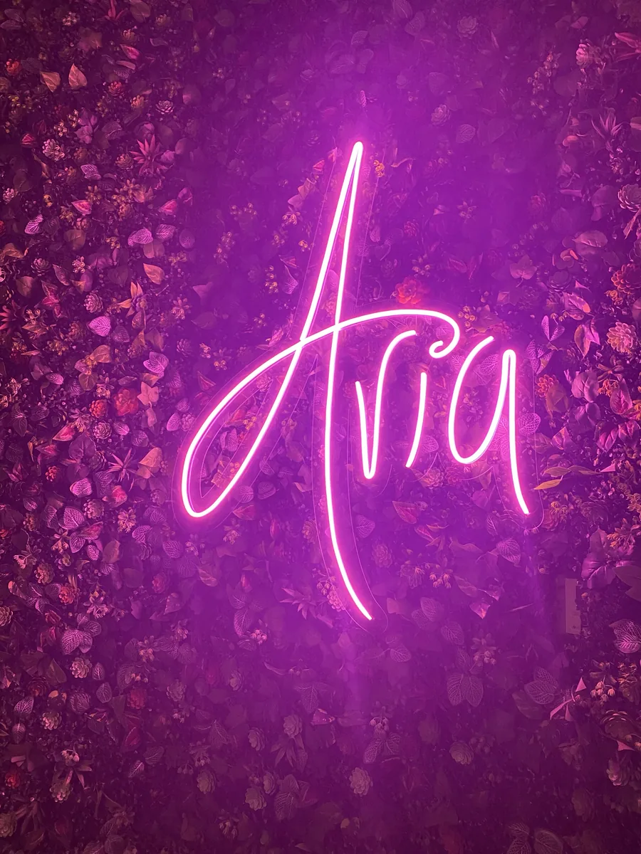 Reclamă neon personalizată — Lartek Grup — proiect