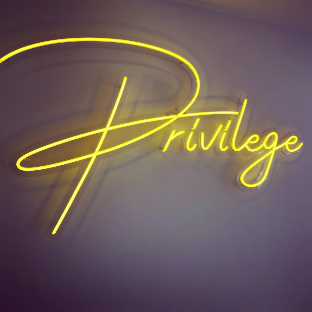 Reclamă neon personalizată — Lartek Grup — proiect