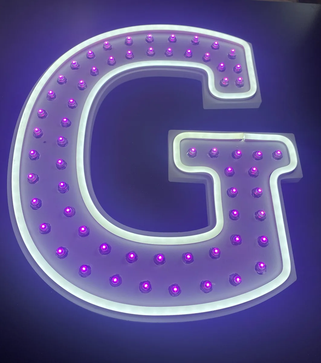 Reclamă neon personalizată — Lartek Grup — proiect