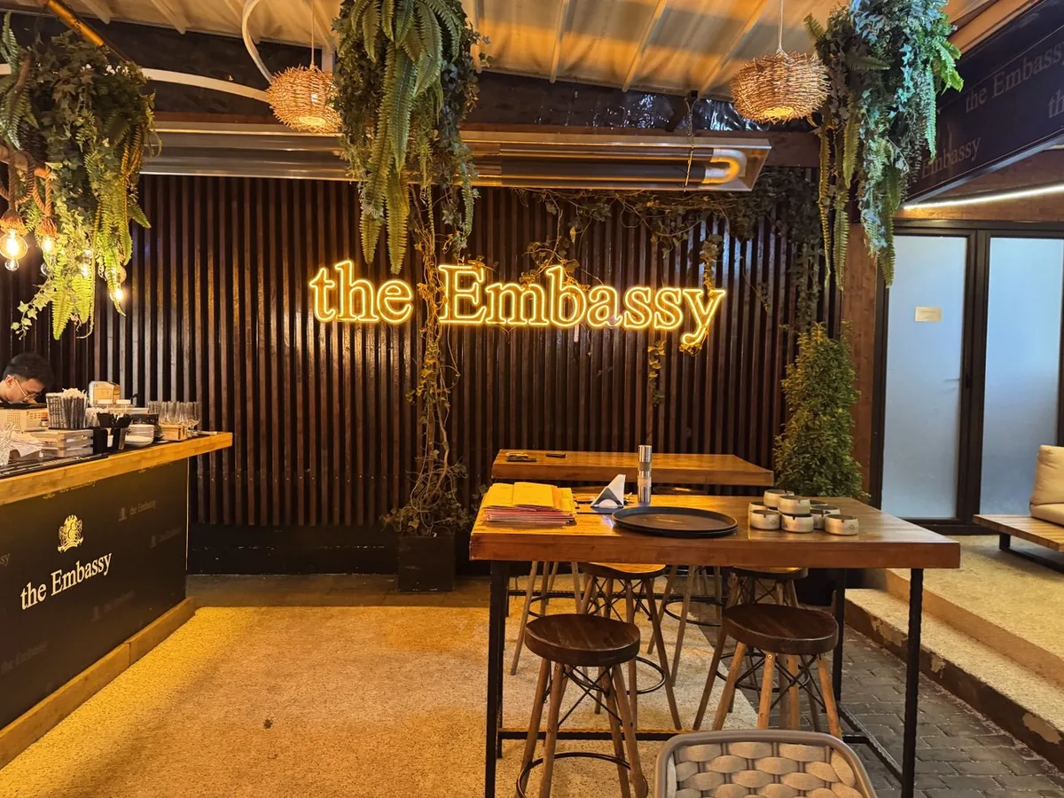 Reclamă neon personalizată — Lartek Grup — proiect