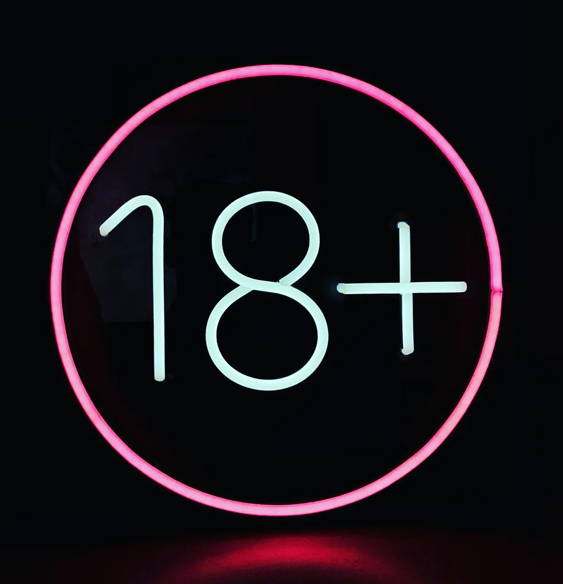 Reclamă neon personalizată — Lartek Grup — proiect