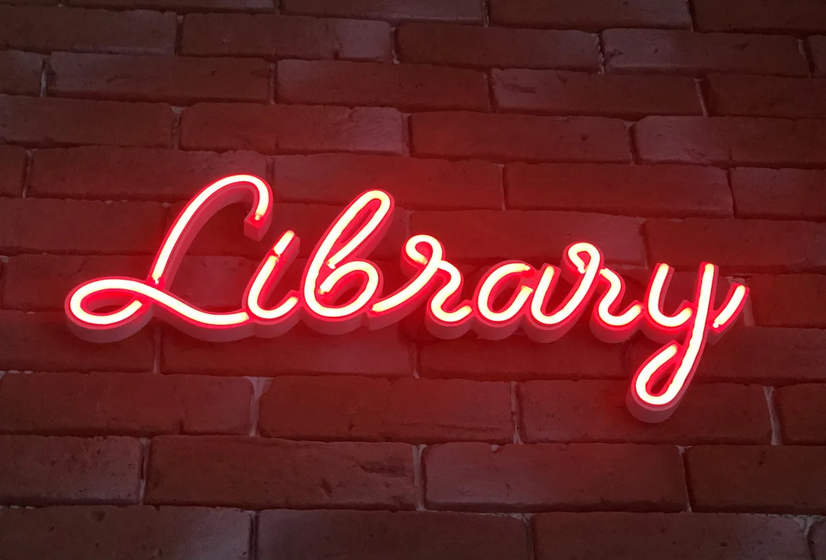 Reclamă neon personalizată — Lartek Grup — proiect